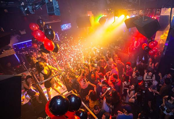Gợi ý 3 sàn nhảy dành cho người thích đi chơi đêm ở Singapore
