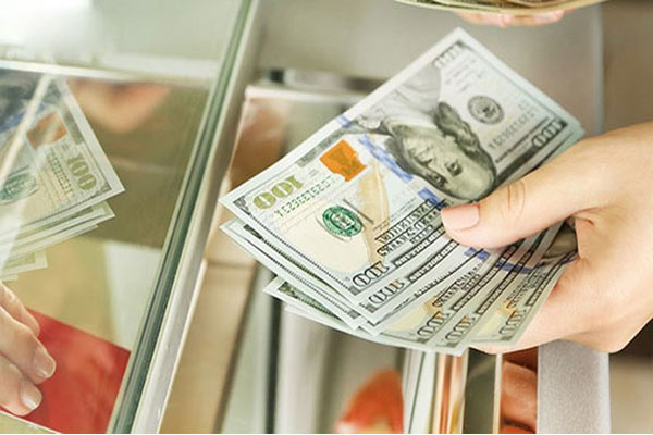 Đổi tiền USD ở đâu để không bị phạt 90 triệu đồng?