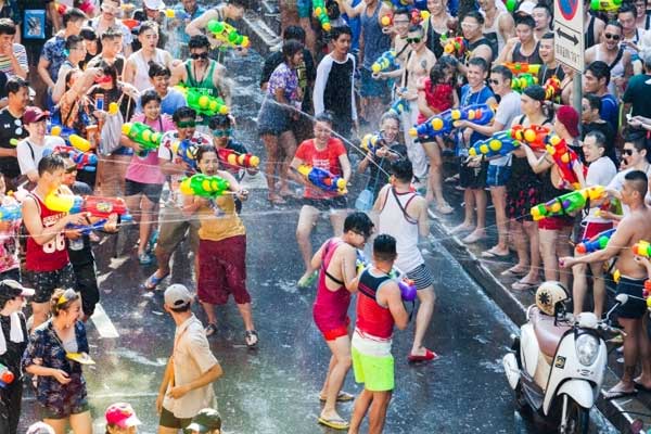 Thái Lan hủy Songkran ở nhiều thành phố